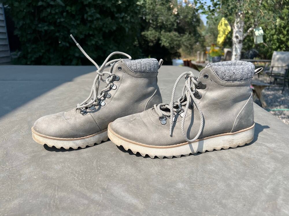 Skechers Bobs mountain kiss cute factor gray boots fall winter women's 10